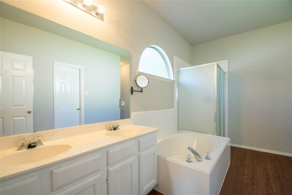 8512 Clearbrook Drive - Photo 18