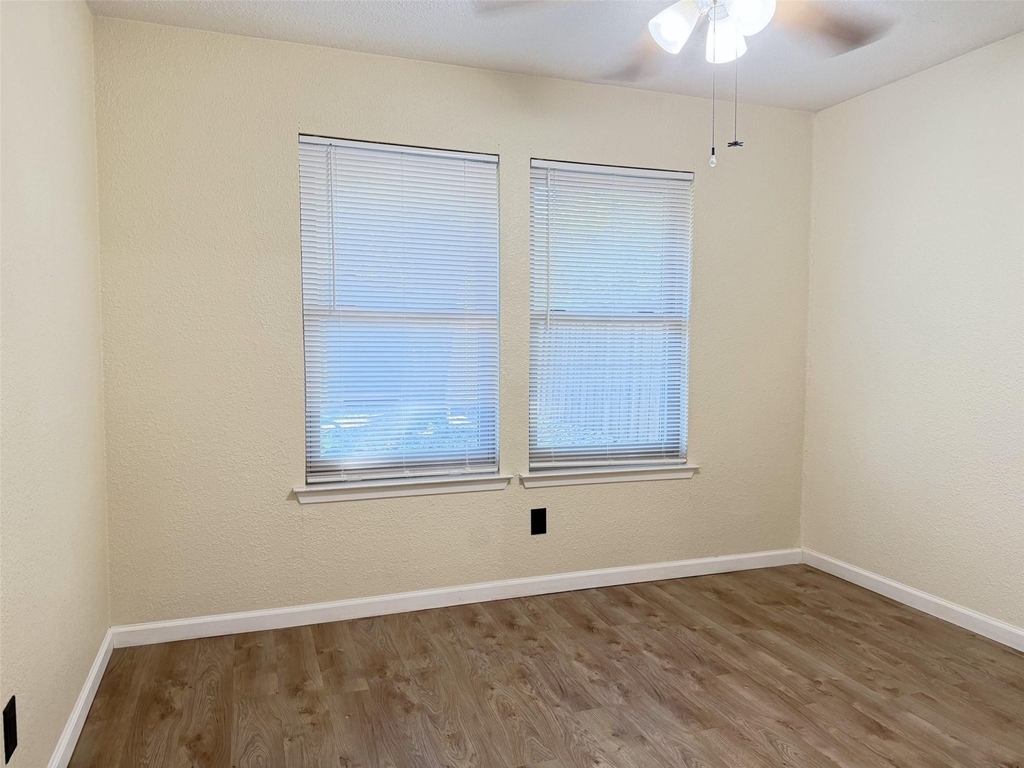 1905 Jasmine Street - Photo 25