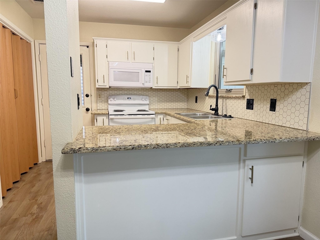 1905 Jasmine Street - Photo 12