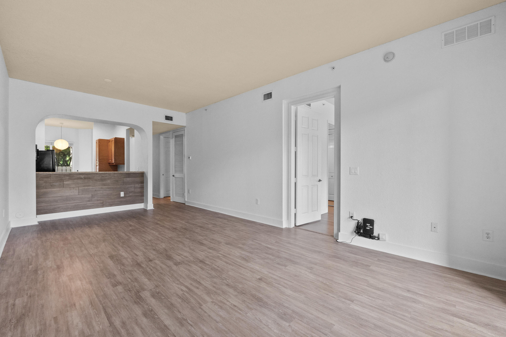 3500 Oaks Clubhouse Drive - Photo 2