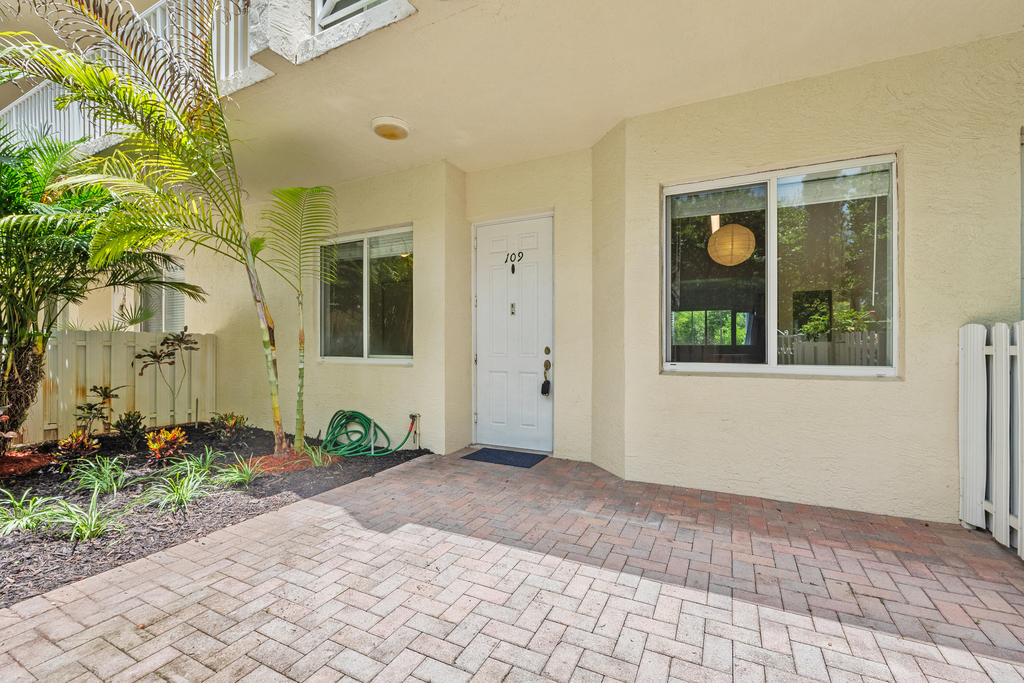 3500 Oaks Clubhouse Drive - Photo 1