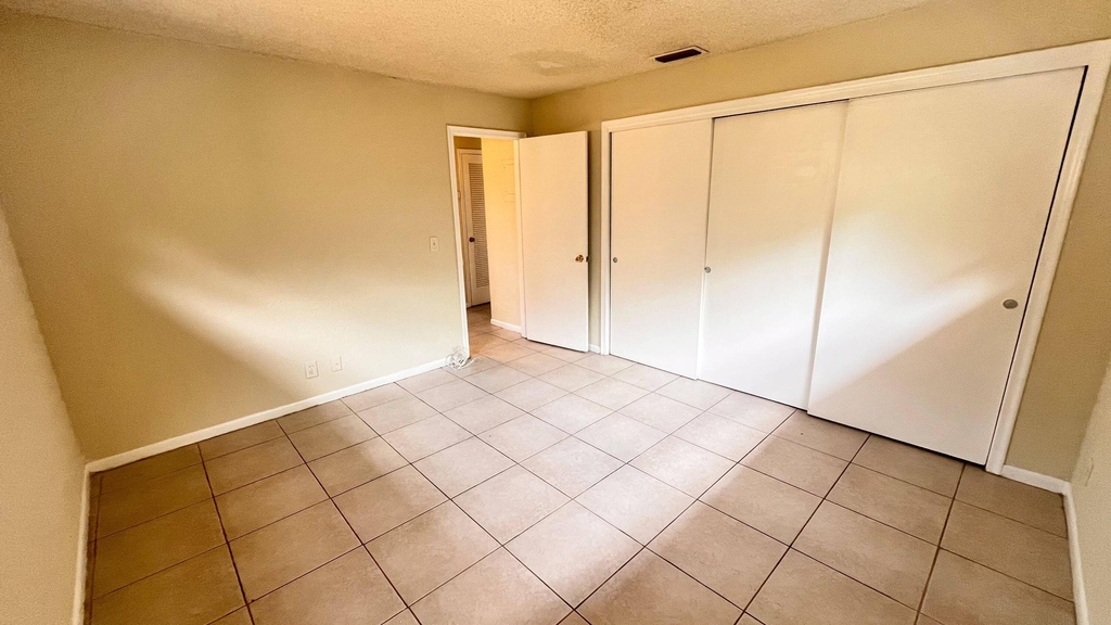 200 Croton Avenue - Photo 5