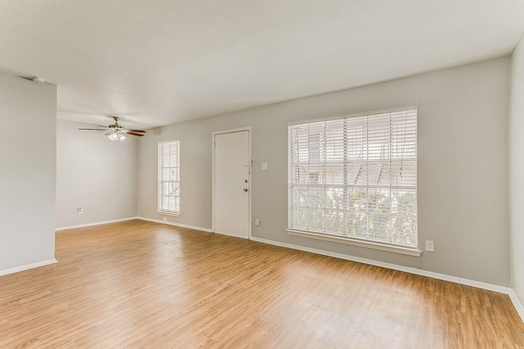 2200 W Lowden Street - Photo 0