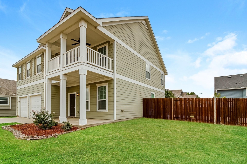 2209 Windsor Farms Drive - Photo 1