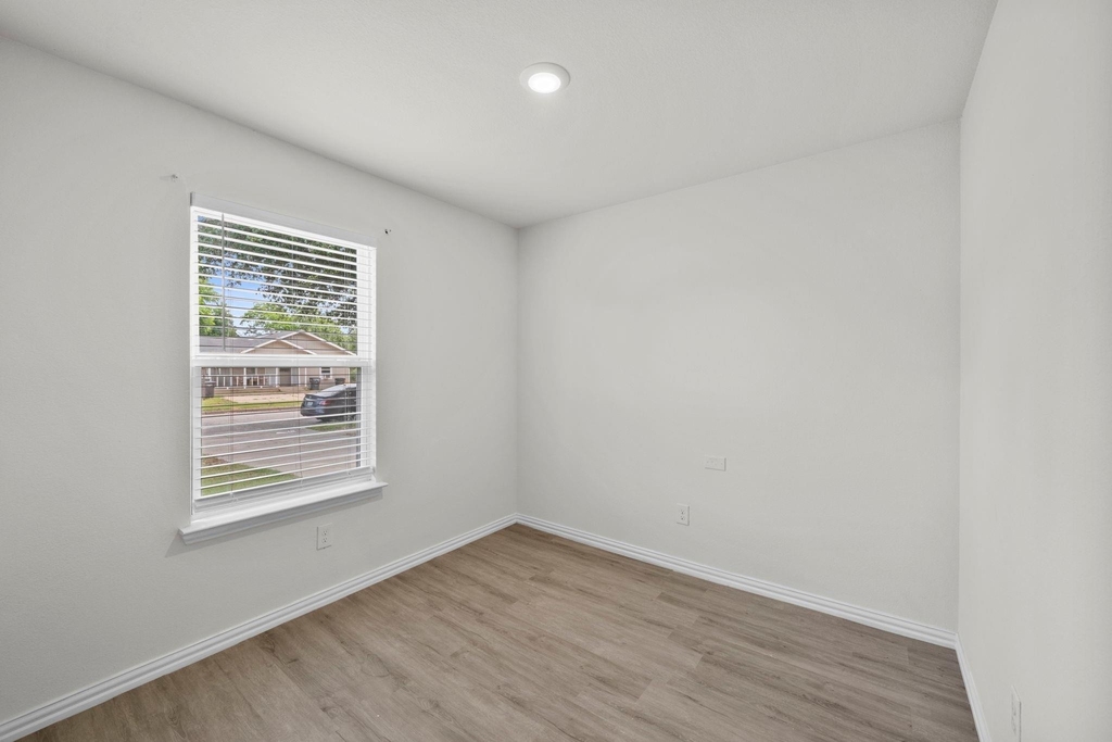 1317 Denver. Avenue - Photo 6