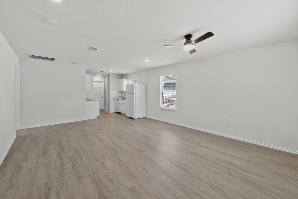 1317 Denver. Avenue - Photo 2
