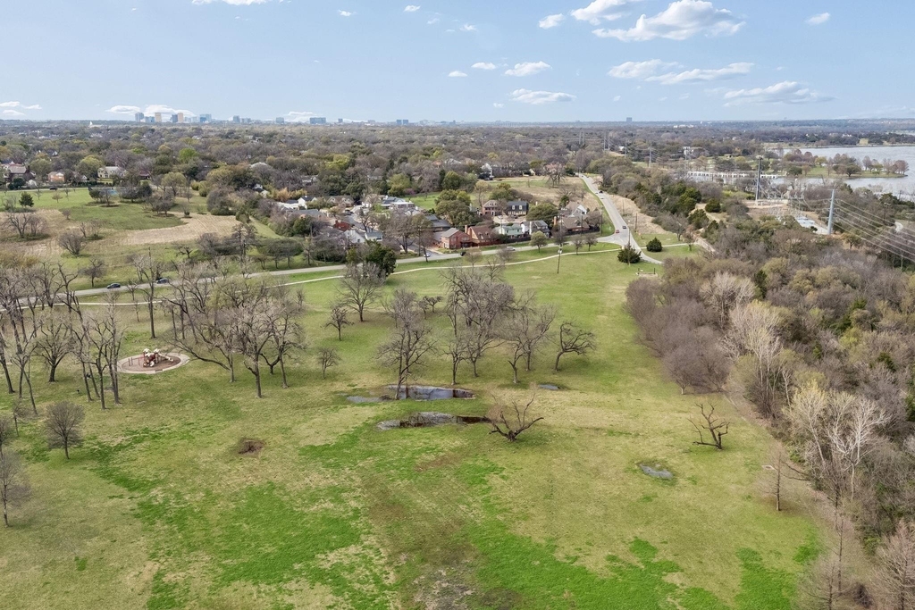 7207 Gaston Avenue - Photo 34