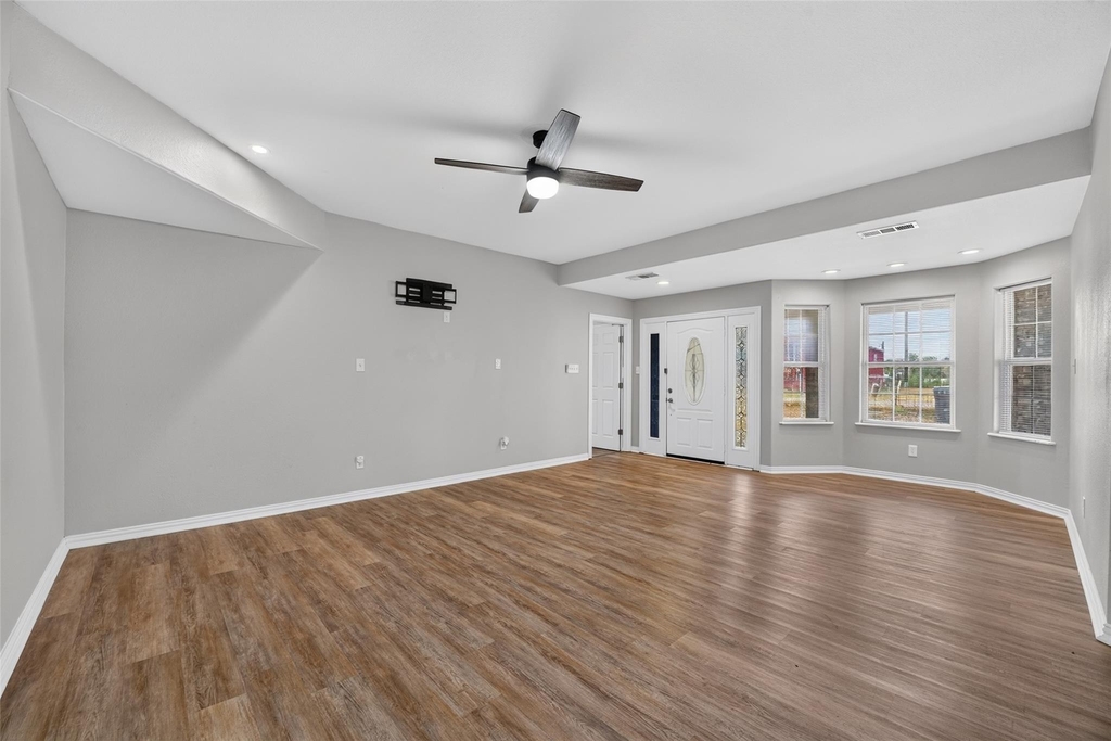 8998 Leroy Road - Photo 5