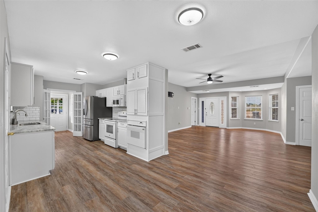 8998 Leroy Road - Photo 9