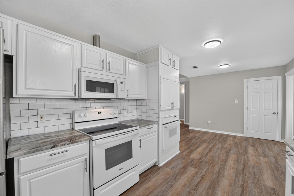 8998 Leroy Road - Photo 8