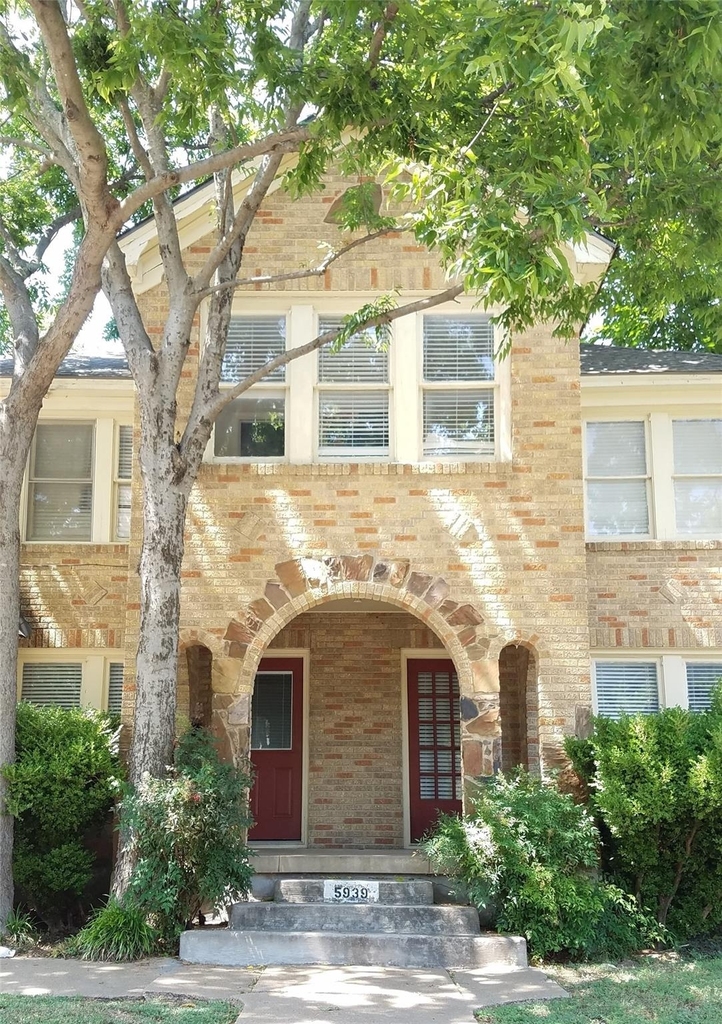 5937 Ross Avenue - Photo 1