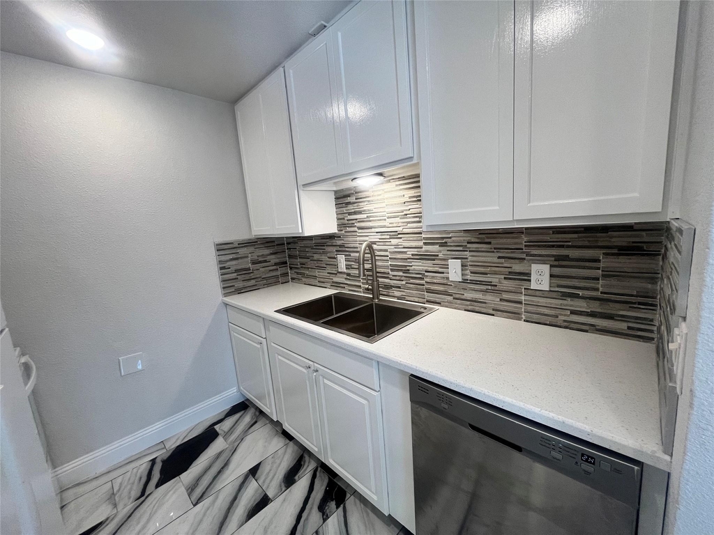 12888 Montfort Drive - Photo 4