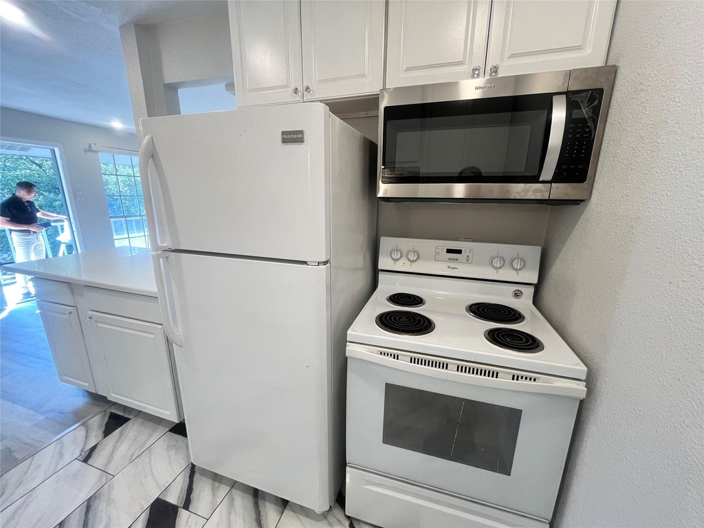12888 Montfort Drive - Photo 3