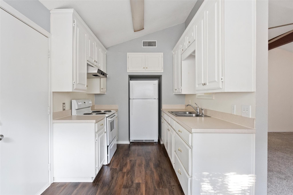 1811 Hidden Valley Road - Photo 7