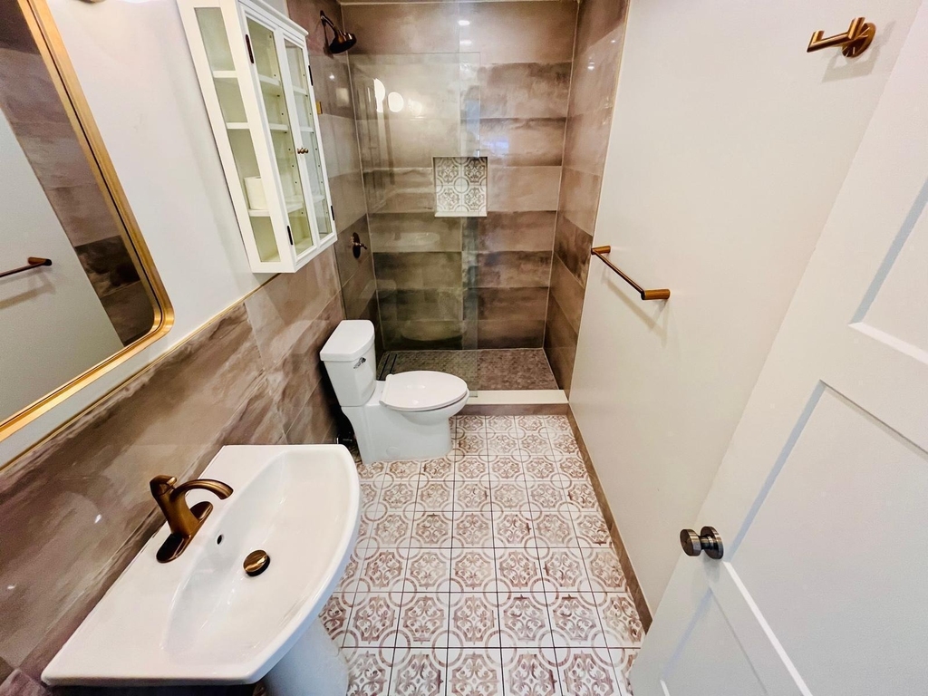 1215 Ne 17th Avenue - Photo 1