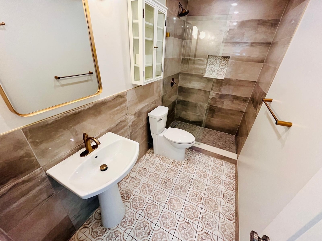1215 Ne 17th Avenue - Photo 6