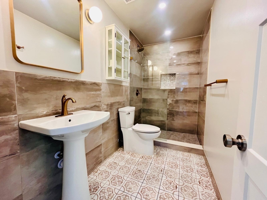 1215 Ne 17th Avenue - Photo 7