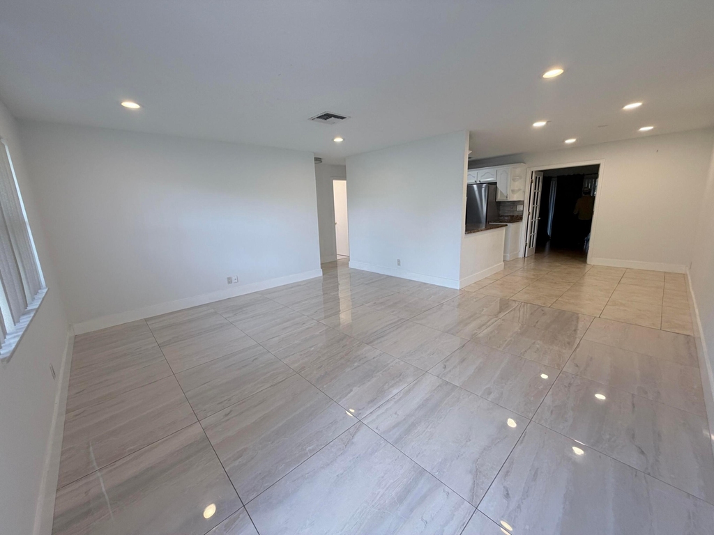 11260 Nw 39th Street - Photo 6