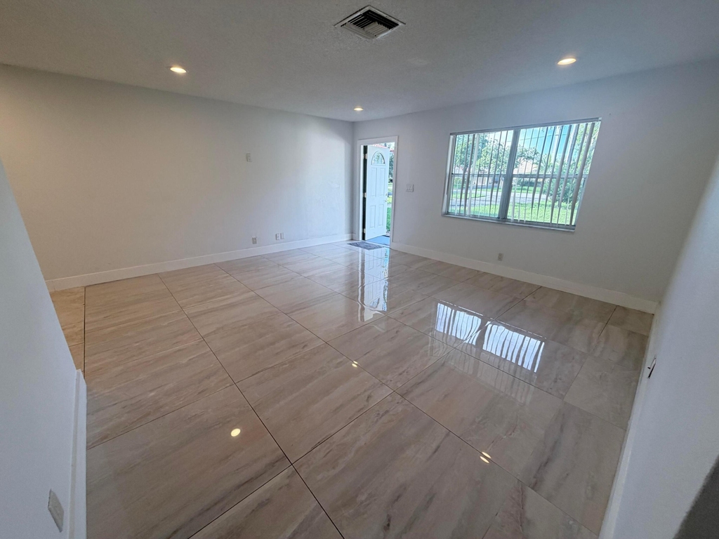 11260 Nw 39th Street - Photo 5