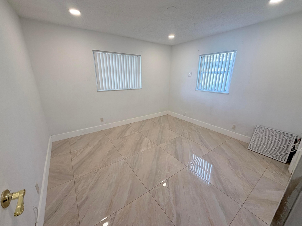 11260 Nw 39th Street - Photo 4