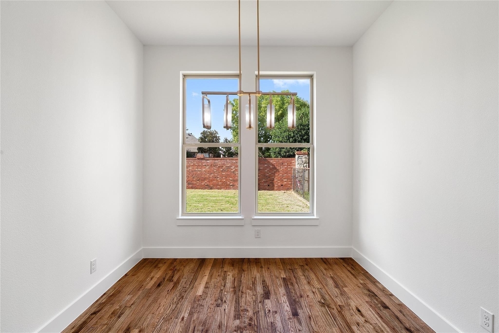907 Saint George Place - Photo 12