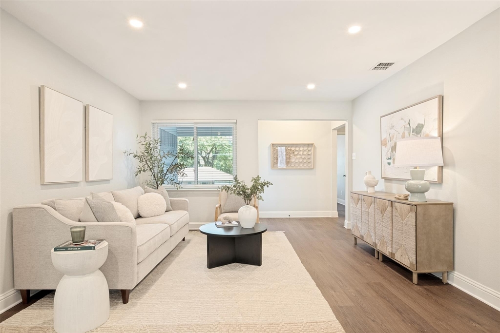 7934 Claremont Drive - Photo 3