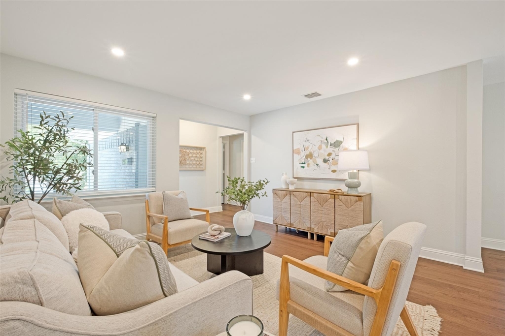 7934 Claremont Drive - Photo 2