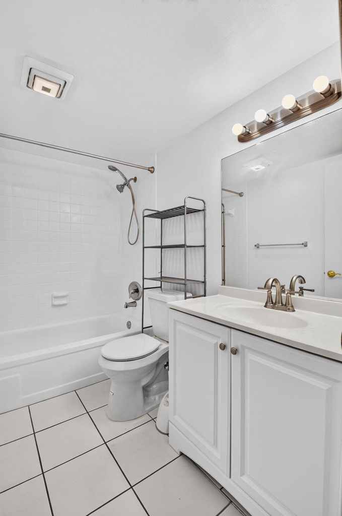 2121 W Woolbright Road - Photo 19