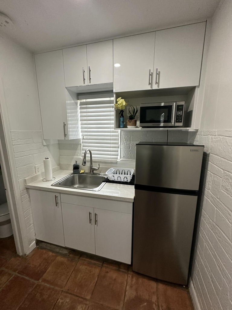 2703 Ne 6th Lane - Photo 1