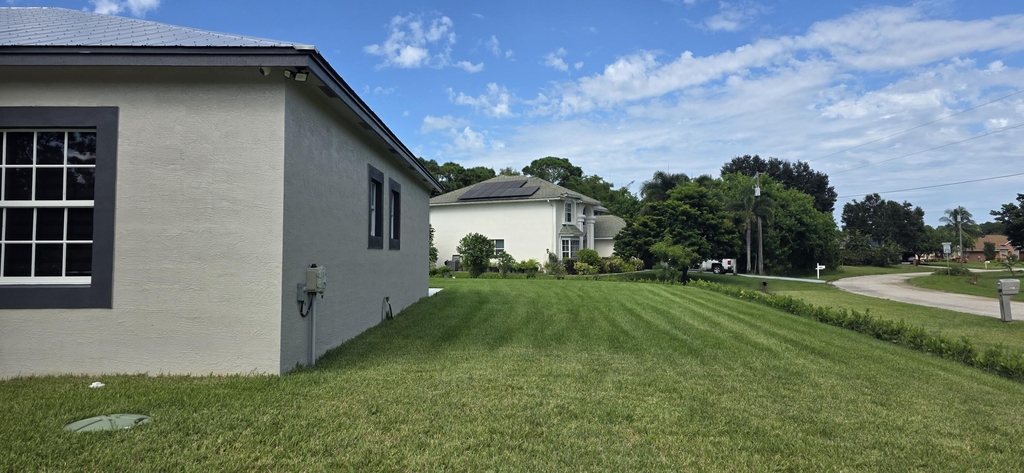 196 Sw Paar Drive - Photo 2