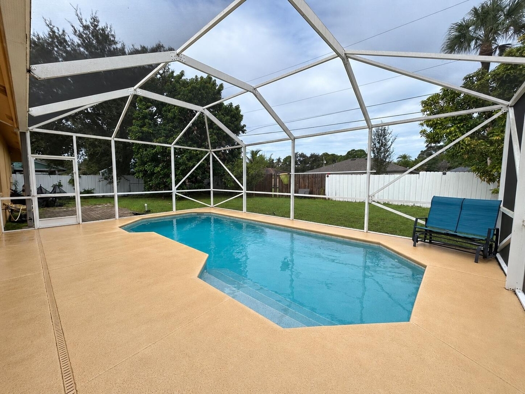 2562 Sw Mcdonald Street - Photo 0