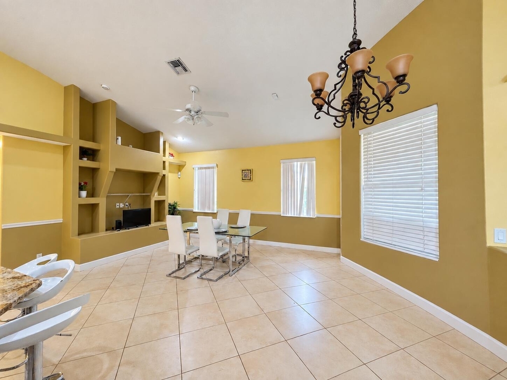 2562 Sw Mcdonald Street - Photo 2
