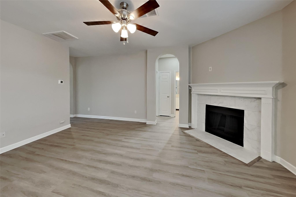 1621 Churchill Lane - Photo 2