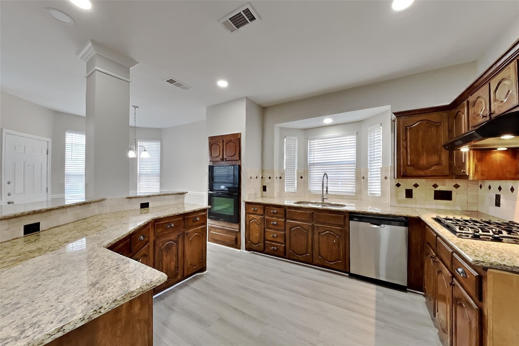 1621 Churchill Lane - Photo 4