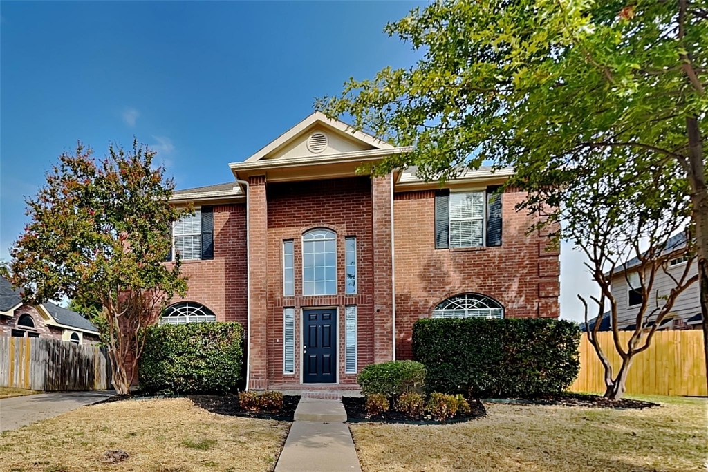 1621 Churchill Lane - Photo 0