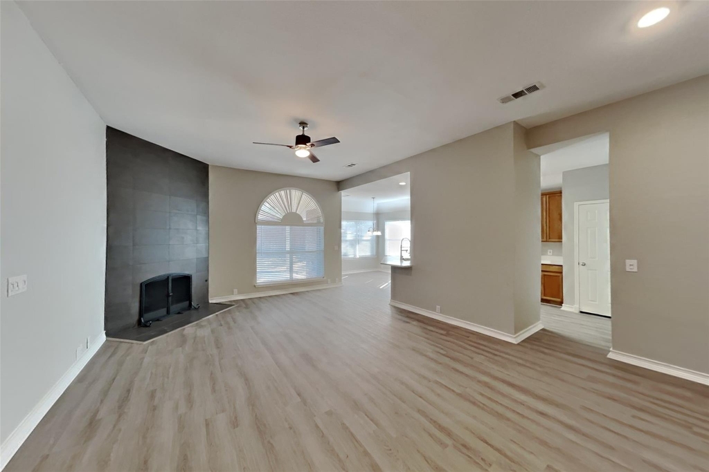 1036 Wagon Trail Drive - Photo 2