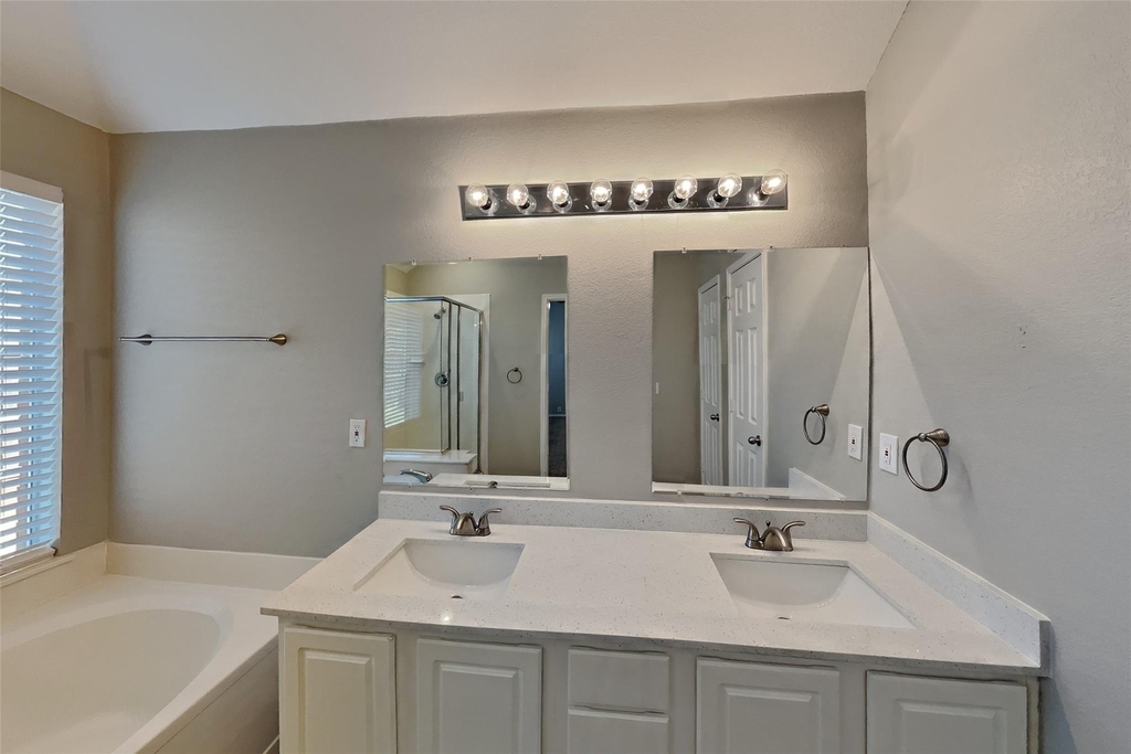 1036 Wagon Trail Drive - Photo 8