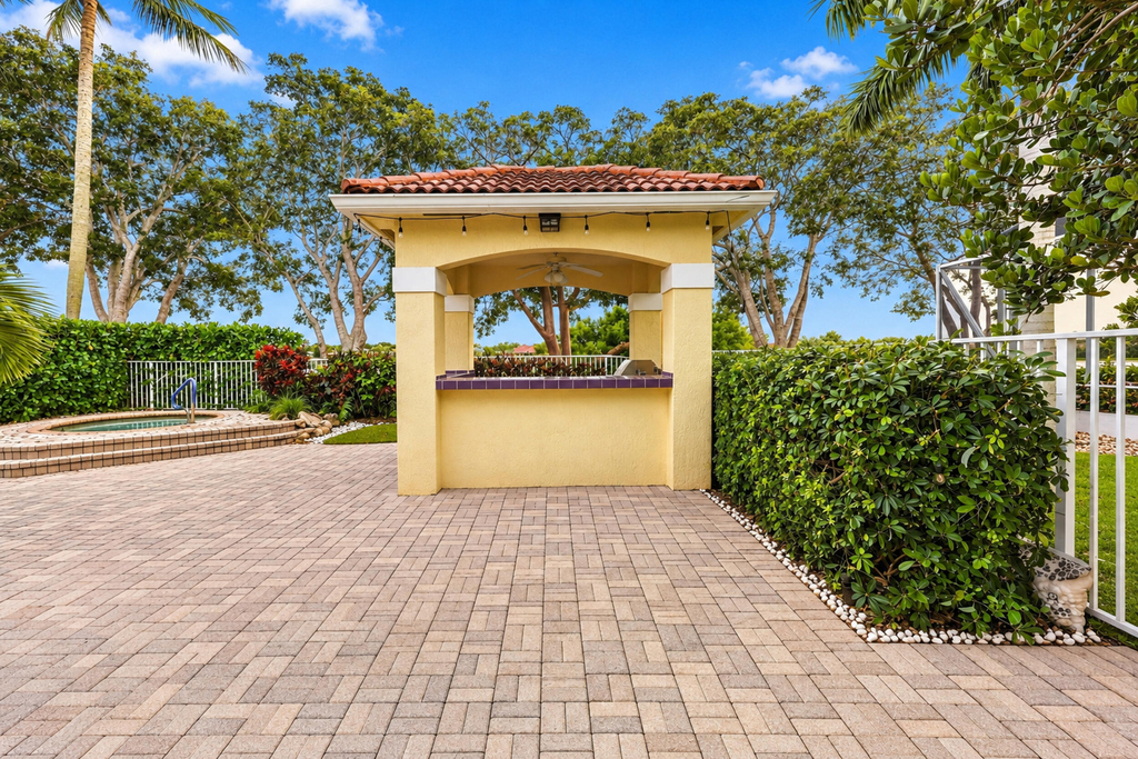 9576 Taormina Street - Photo 44