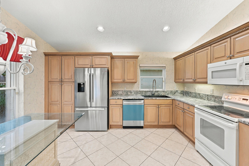 9576 Taormina Street - Photo 17