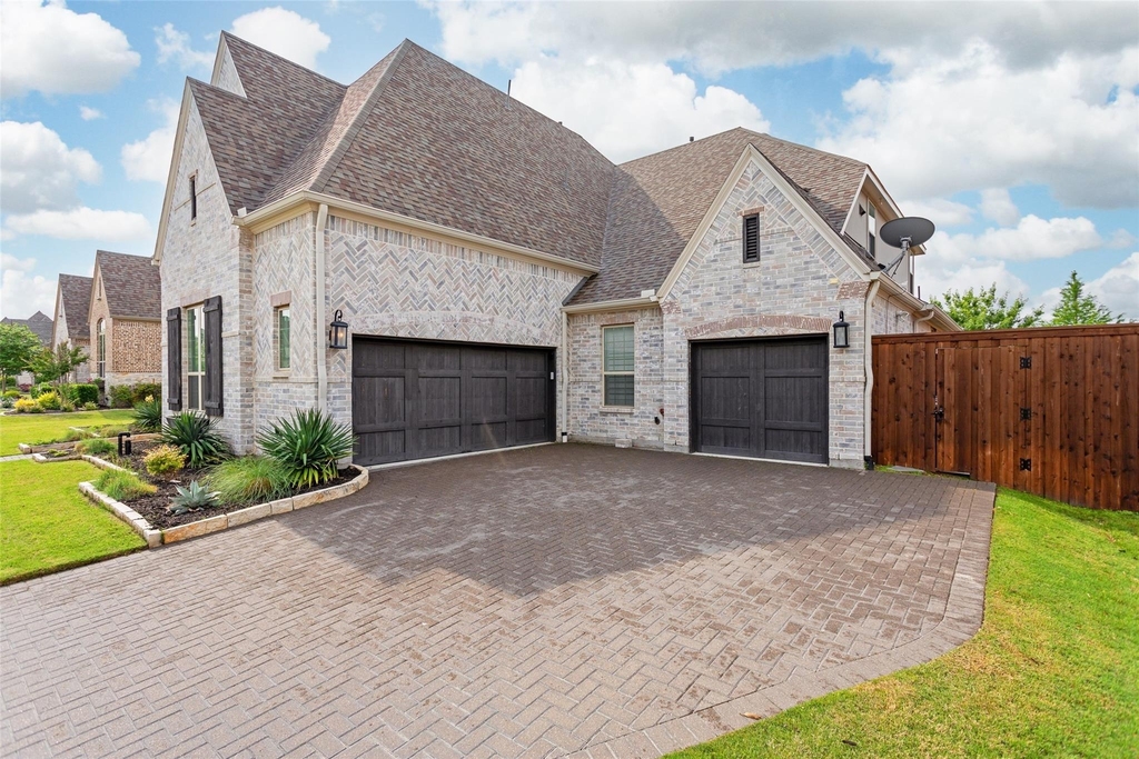 4431 Woodbine Lane - Photo 3