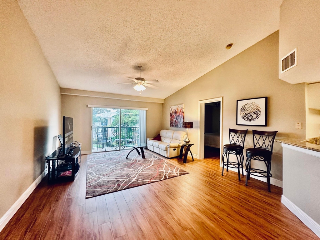 500 N Crestwood Court N - Photo 2