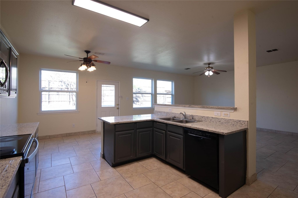 1905 Peppertree Drive - Photo 15