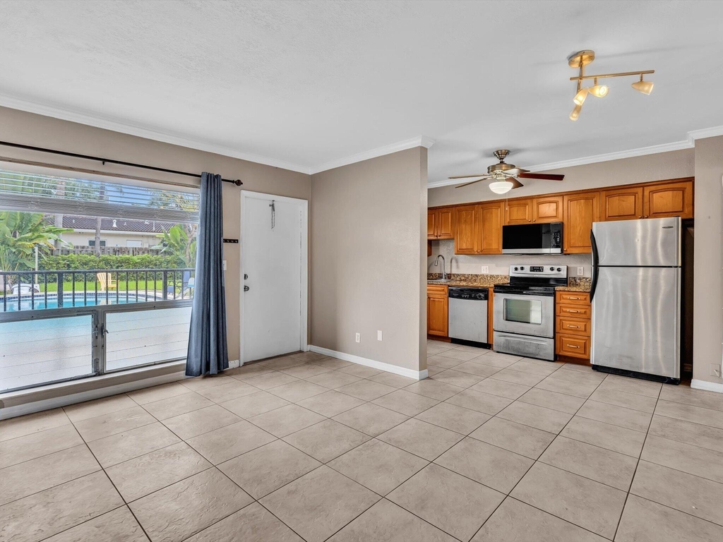 2190 Se 5th Street - Photo 9