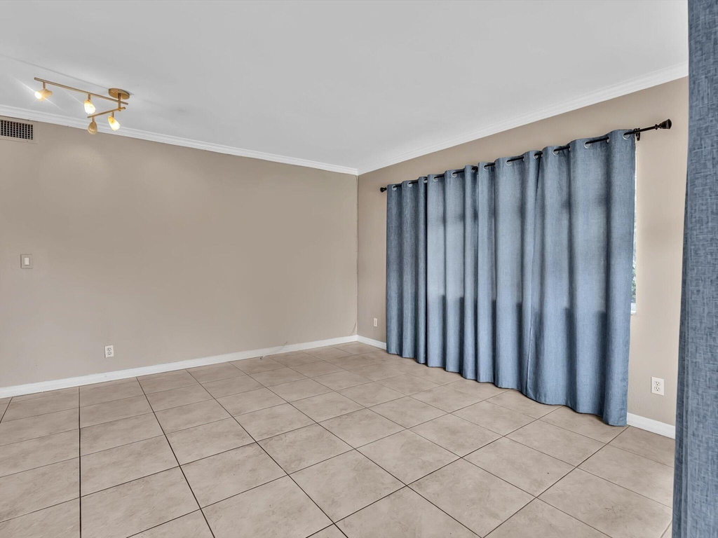 2190 Se 5th Street - Photo 4