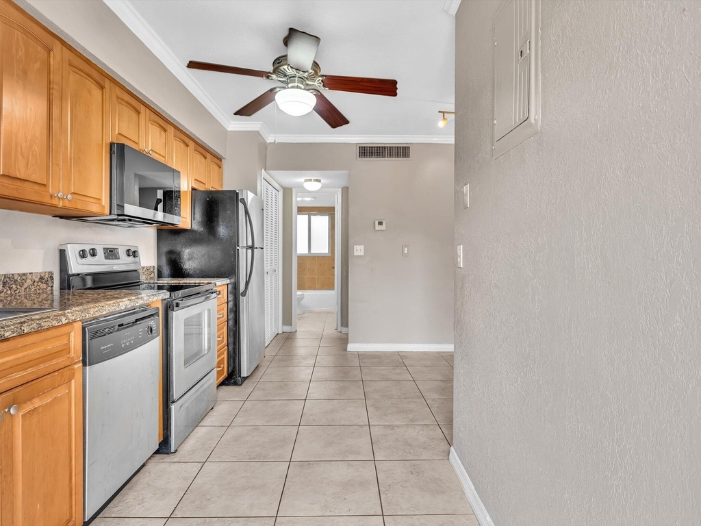 2190 Se 5th Street - Photo 14