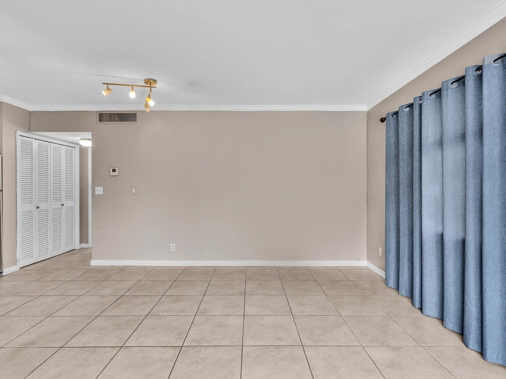 2190 Se 5th Street - Photo 5
