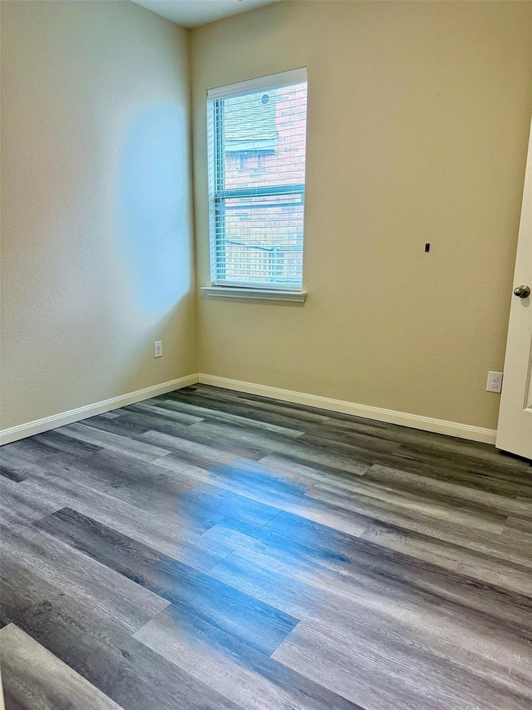 308 Curt Street - Photo 3