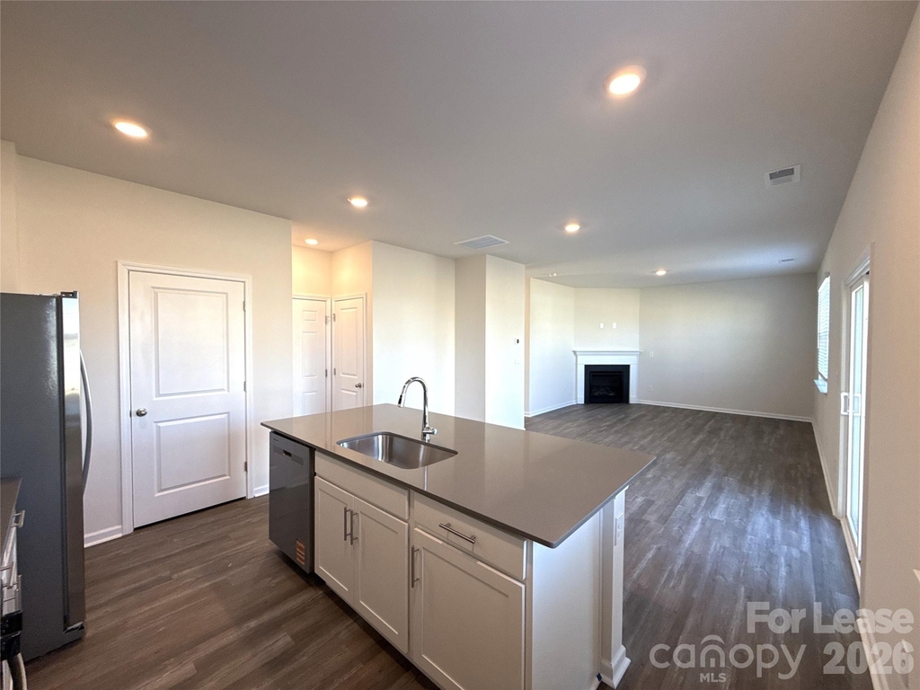7640 Bainbridge Road - Photo 3