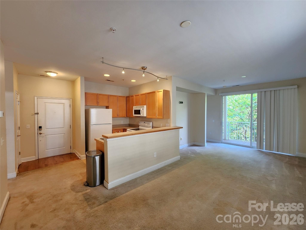 1308 Kenilworth Avenue - Photo 2