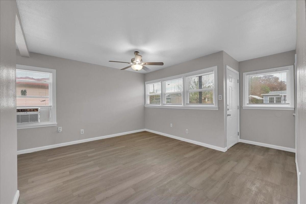5528 Rickenbacker Place - Photo 9